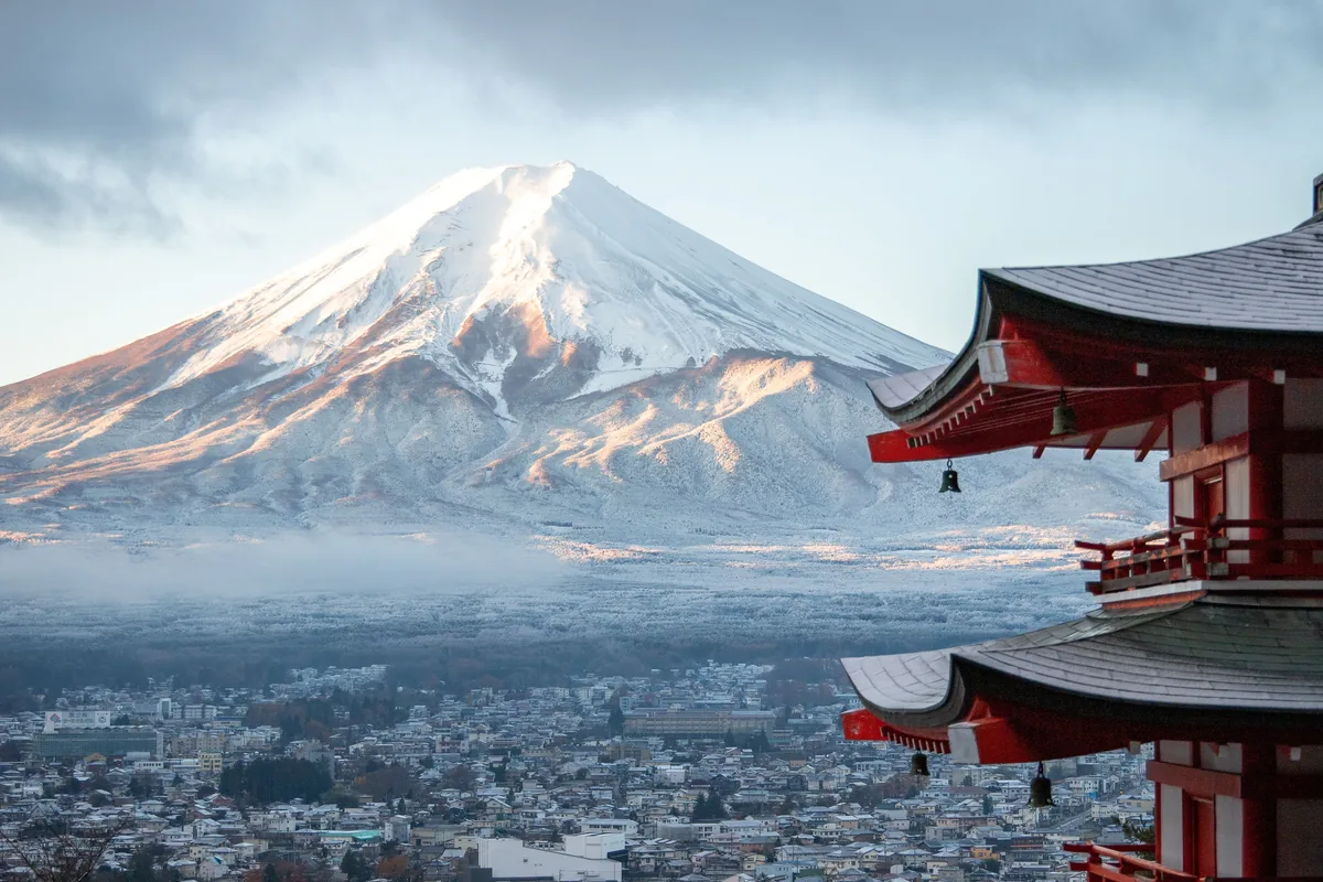 Pagoda Chureito frente al monte Fuji en Japón
